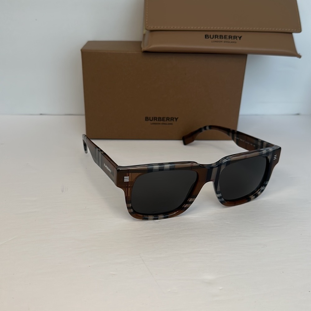 💯 - New Authentic BURBERRY
Dark Gray Square unisex Sunglasses - Picture 3 of 16